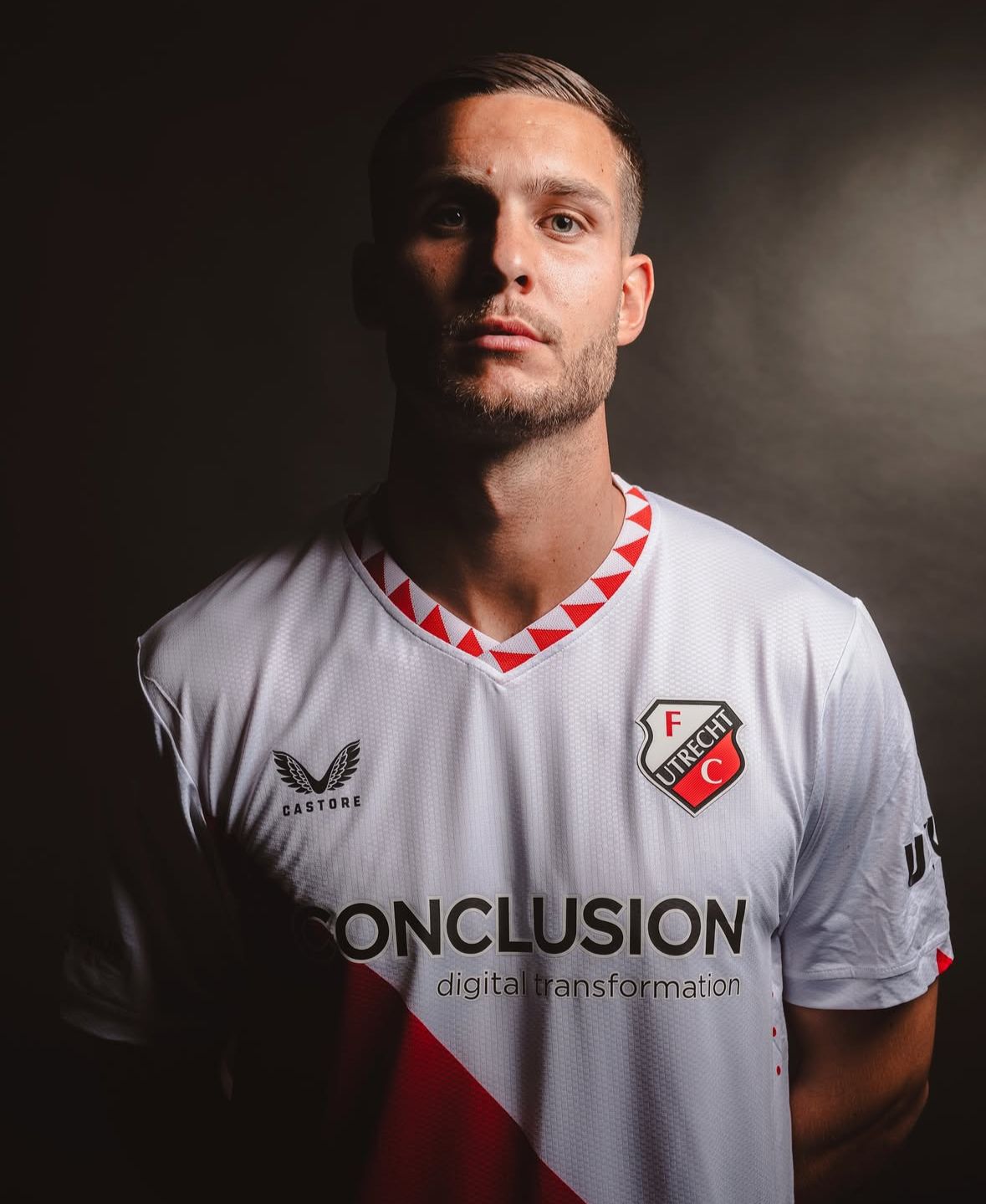 Mike Eerdhuijzen Fc Utrecht speler Alcantara toilettas